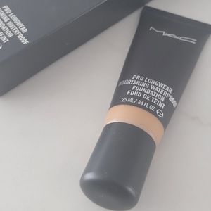 MAC PRO Longwear Nourishing Foundation NC45